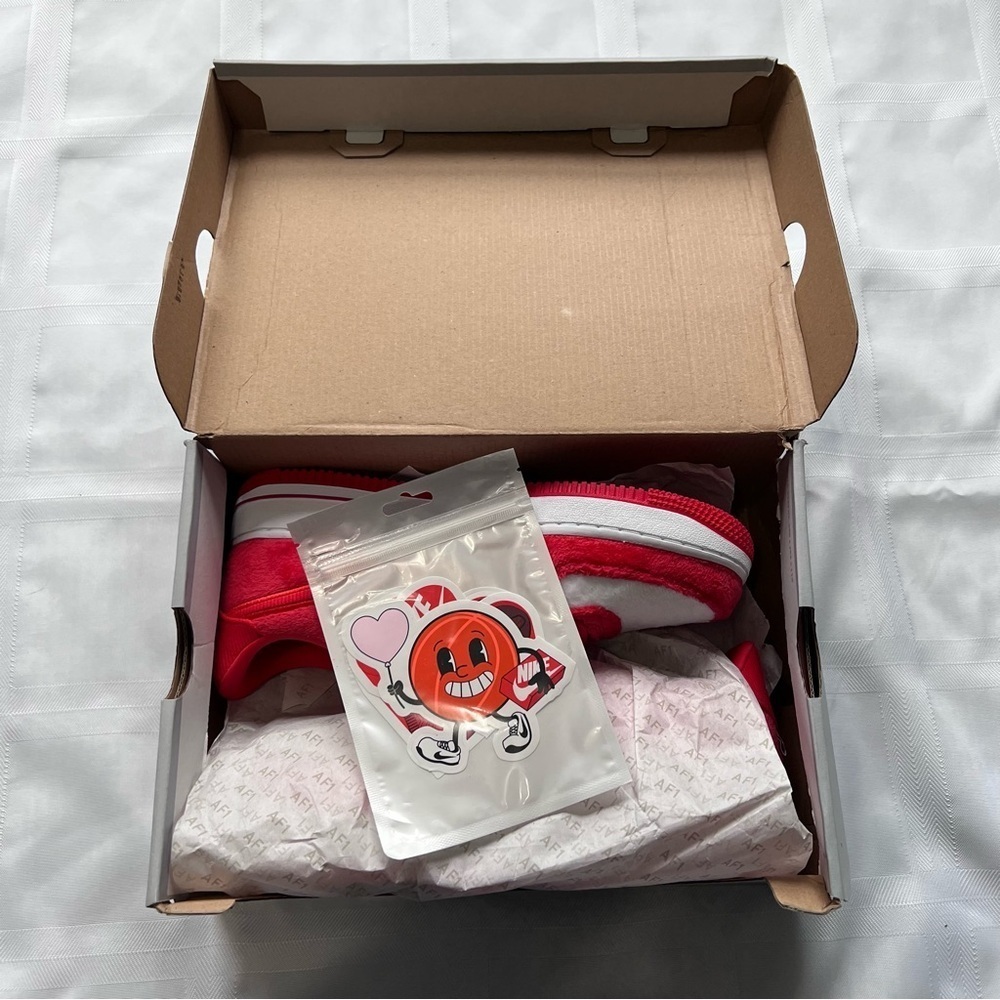 Nike Air Force 1 GS Red & White Low Tops Youth 6.5Y Valentine Vibes - Picture 12 of 12